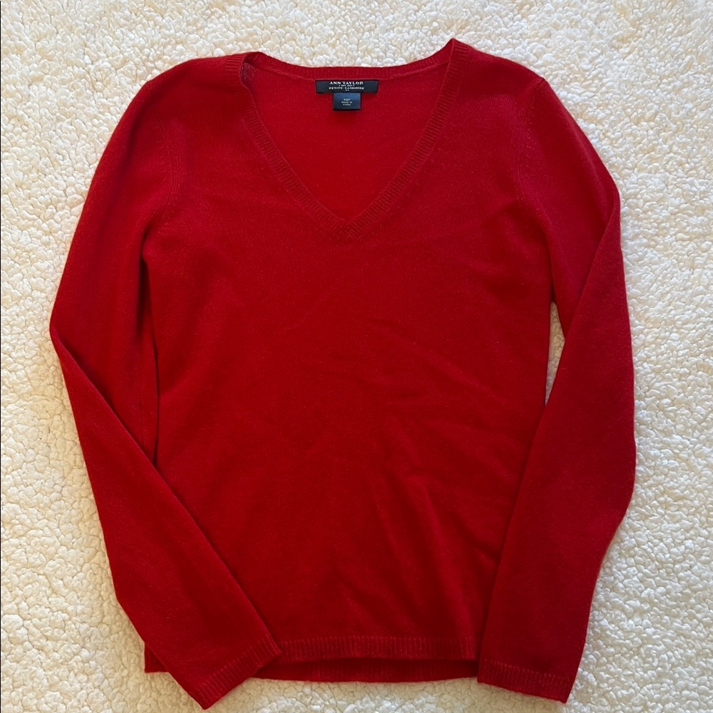 EUC Ann Taylor V-Neck 100% Cashmere Sweater in Bold Red (XSP)